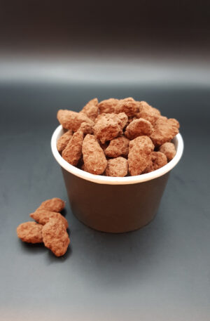 Amandes enrobées de praliné croquant, gourmandise sucrée artisanale.