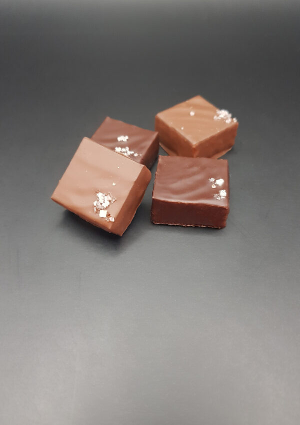 Fleur de sel, cristaux délicats pour sublimer vos plats.