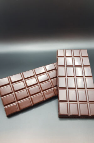Tablette de chocolat noir, intense et savoureuse