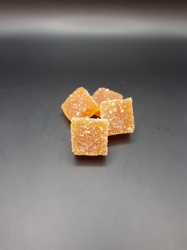 Pâte de fruit à l'abricot, douce et fruitée.